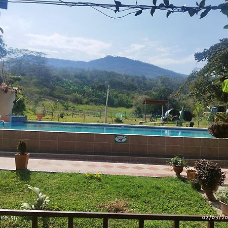Hotel Campestre La Fuente - Piscina Moniquirá Eksteriør billede